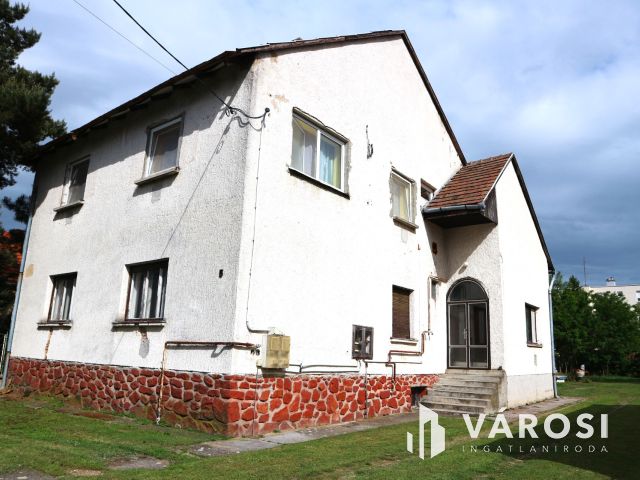 Répcelak központban,2gener.240m2,7szobás,hitelezhető,eladó.