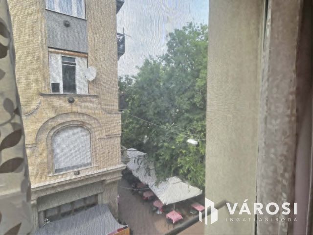 Belvárosi, toplistás helyen lakás gépkocsibeállóval-Debrecen